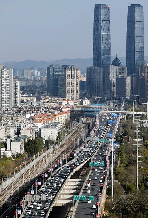 昆明眾多樓盤降價(jià)促銷,但這個(gè)片區(qū)幾個(gè)樓盤價(jià)格堅(jiān)挺,均價(jià)超2萬